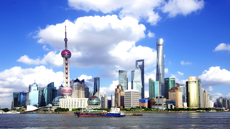 Admire the Bund in Shanghai