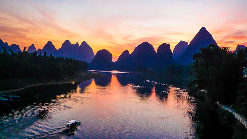 The beautiful view of Li River at dusk