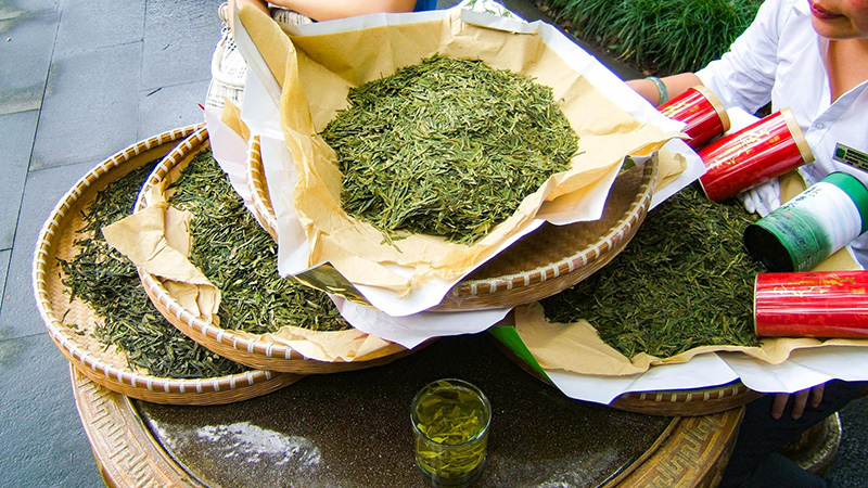 Make Longjing Tea