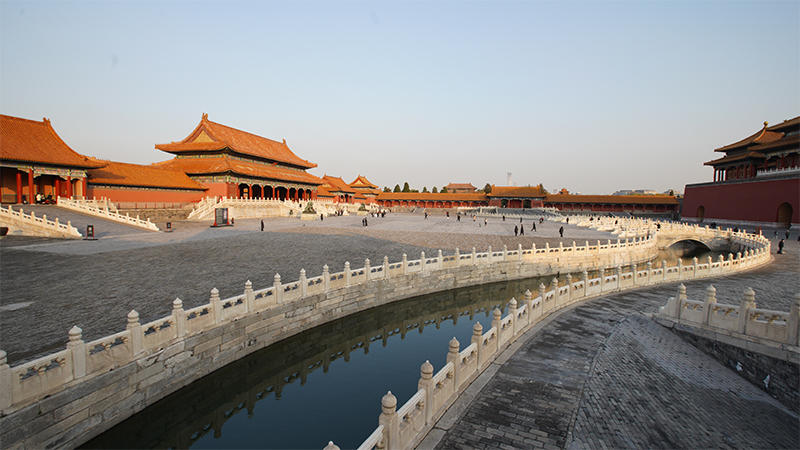 Admire the palaces from a far distance