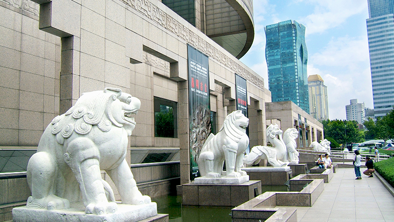 The stone lions at the gate of Shanghai Museum