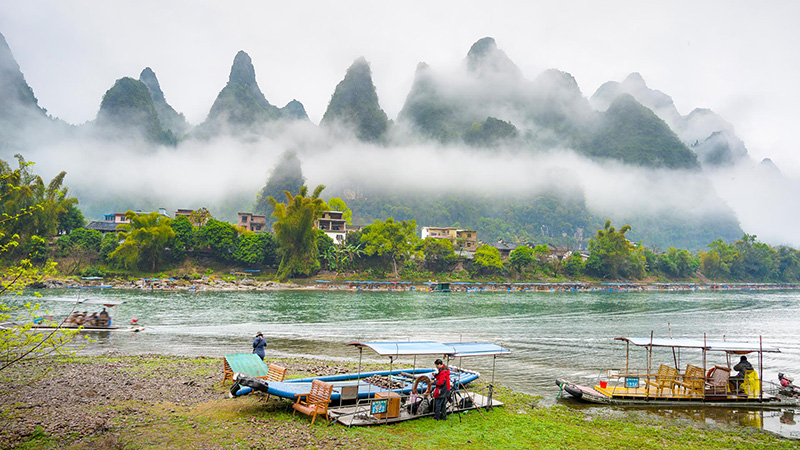 Misty mountains along the Li River
