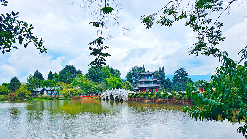 The beautiful view of Black Dragon Pool