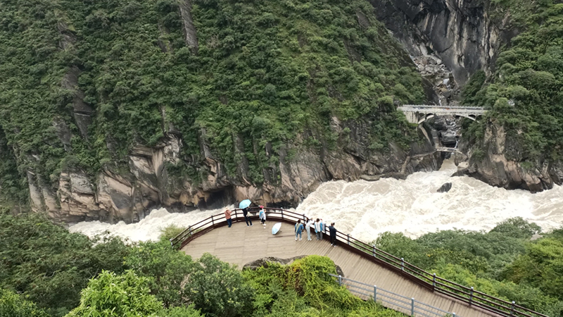The rolling water of Tiger Leaping Gorge