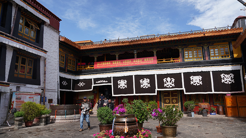 In the courtyard of Jokhang Temple